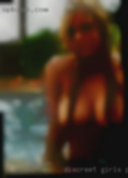 Discreet girls pussy fuck insertion.